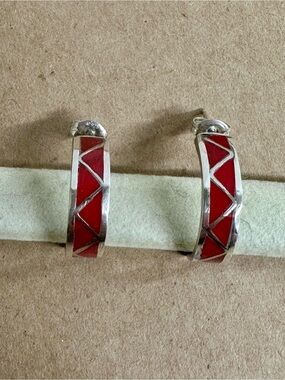Source Unknown Silver Hoop Earrings with Red Geometric Inlay